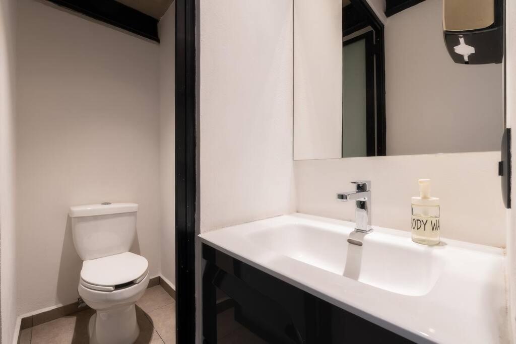 P202 Walk To Zocalo 3bdrm 2bath Rooftop Ac *
