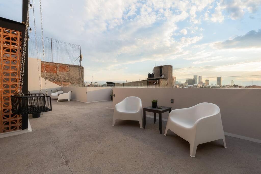 P202 Walk To Zocalo 3bdrm 2bath Rooftop Ac * Mexico City