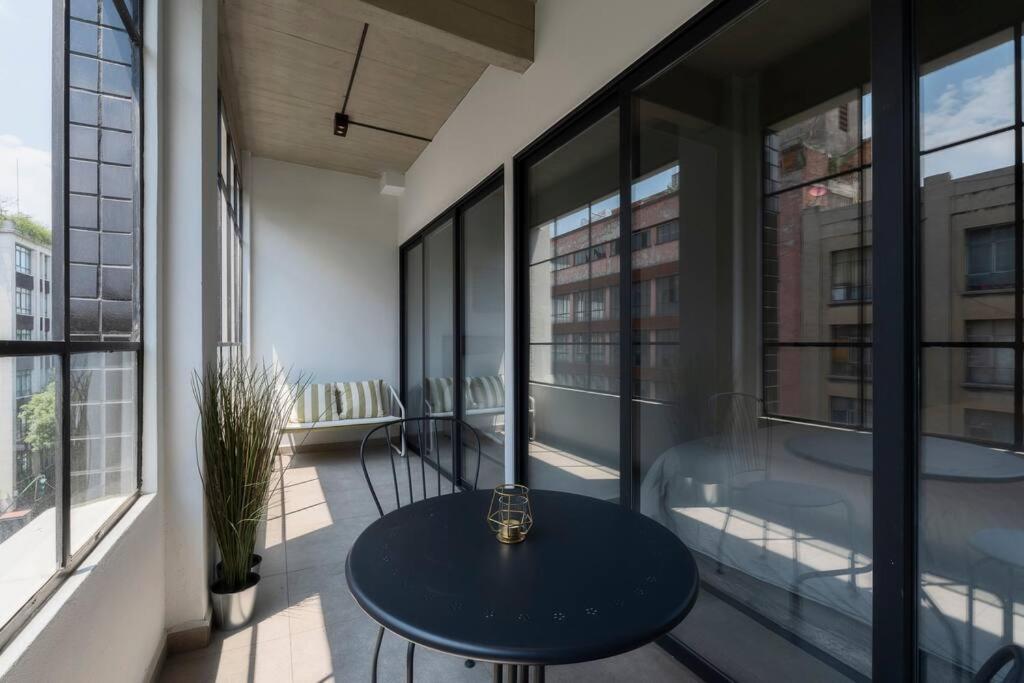 P202 Walk To Zocalo 3bdrm 2bath Rooftop Ac * Mexico City