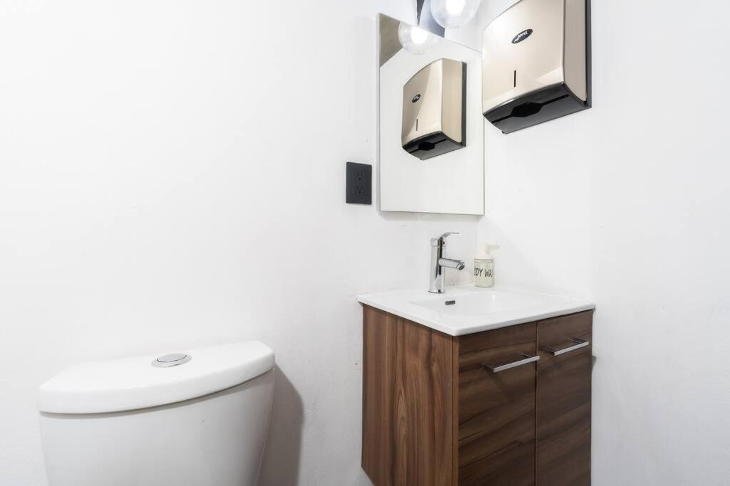 P202 Walk To Zocalo 3bdrm 2bath Rooftop Ac Apartment Mexico City