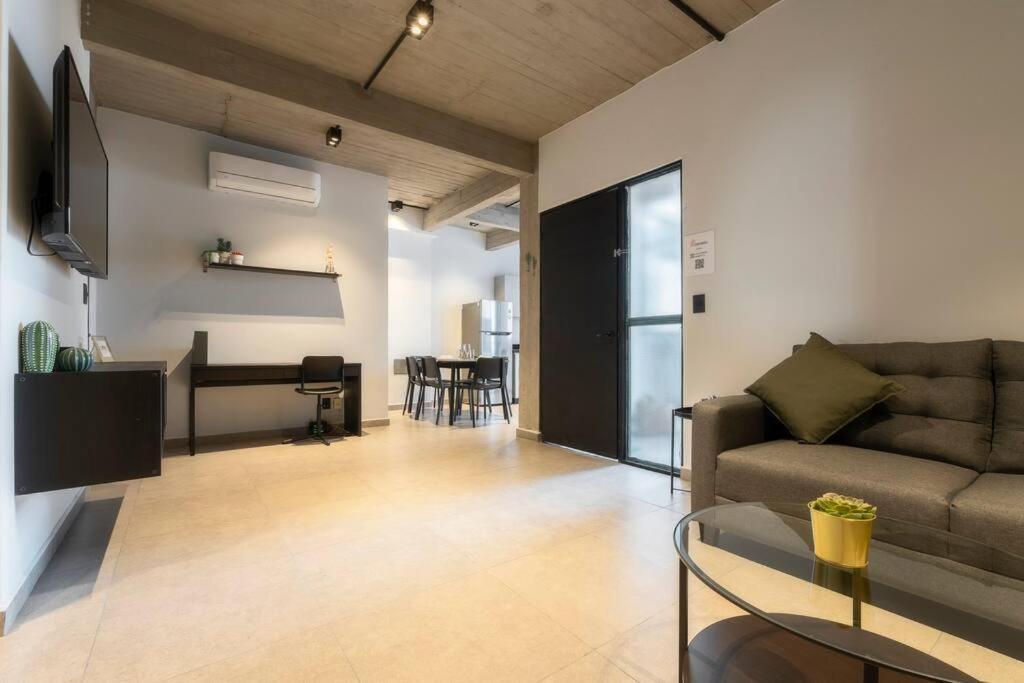 P202 Walk To Zocalo 3bdrm 2bath Rooftop Ac * Mexico City
