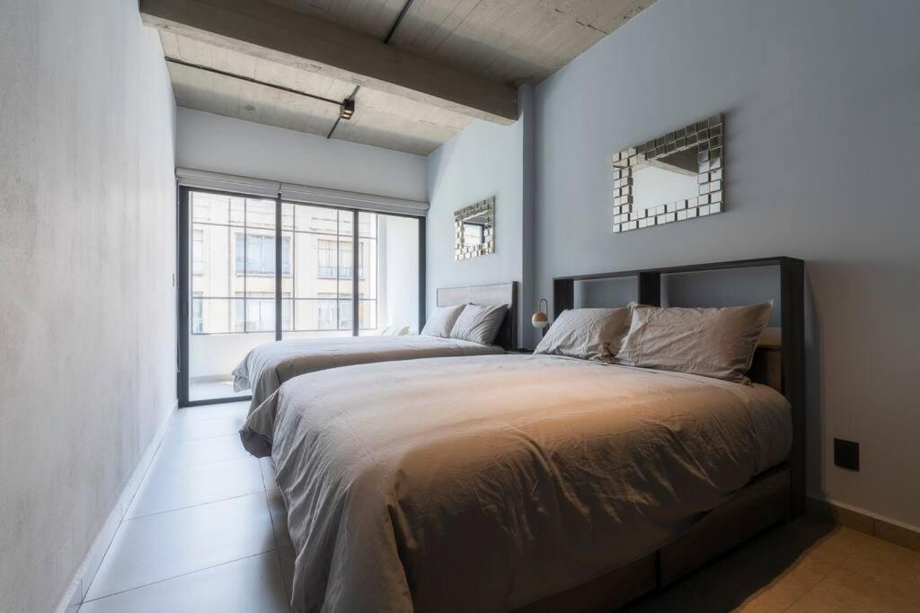 P202 Walk To Zocalo 3bdrm 2bath Rooftop Ac Apartment Mexico City